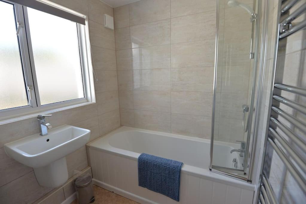 3-Bedroom Bungalow With Parking, Goldsithney, Penzance, Cornwall Perranuthnoe Extérieur photo
